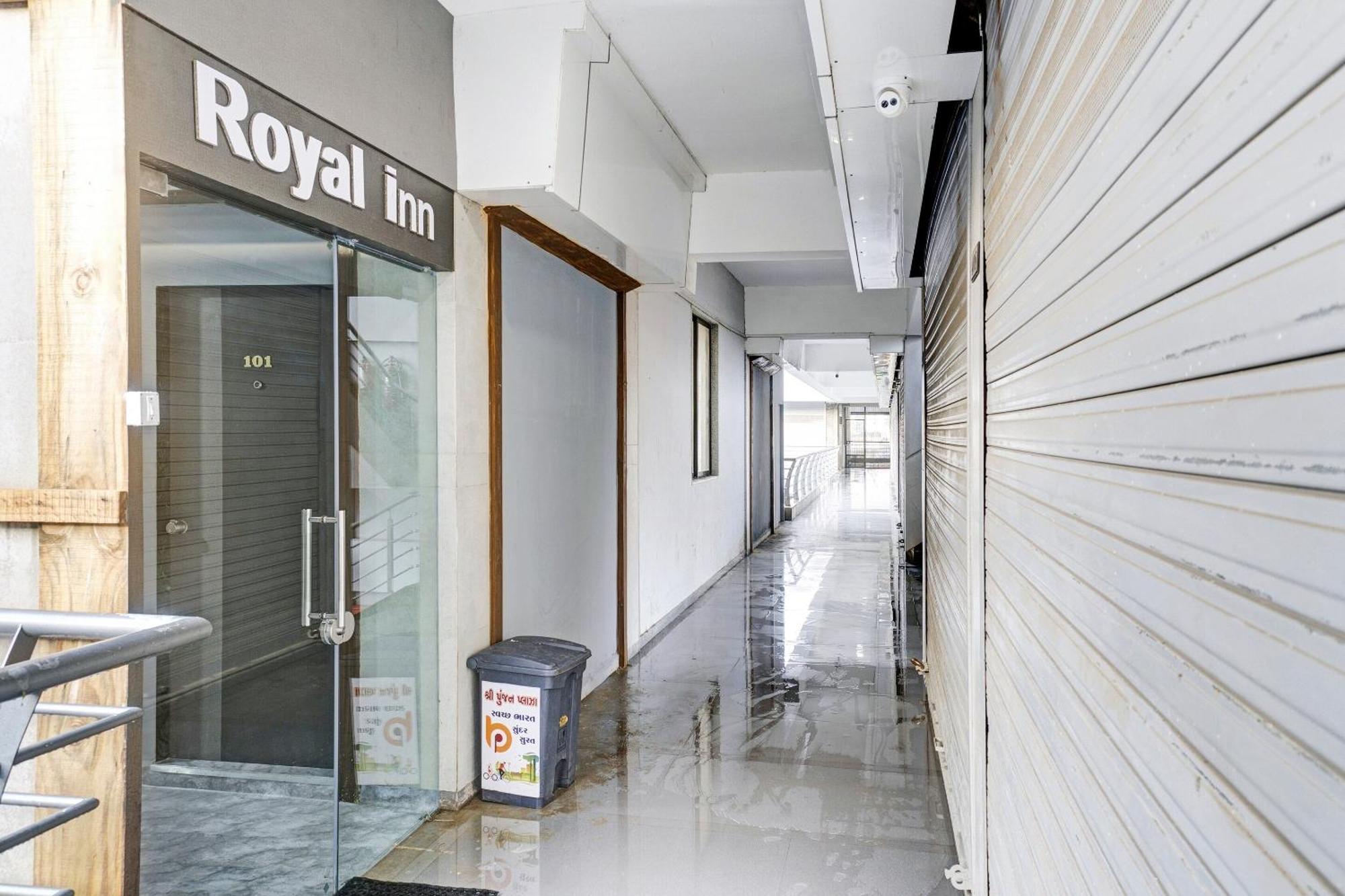 Oyo 74607皇家酒店 苏拉特 外观 照片